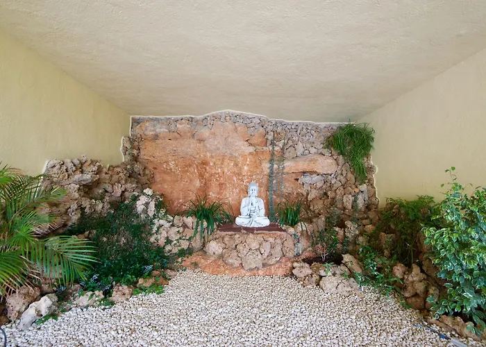 Cui Bono Villa