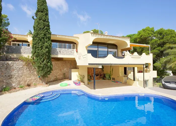 Cui Bono Villa *