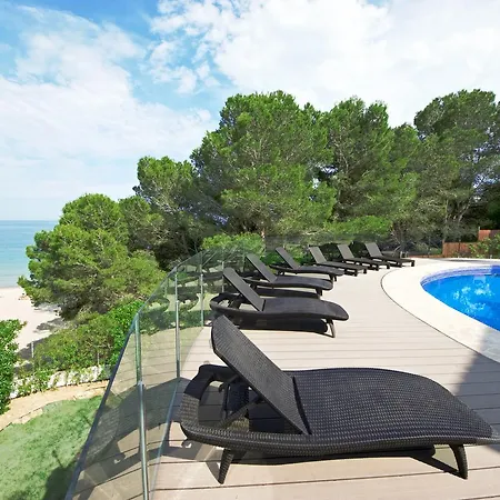Cui Bono Villa L'Ampolla