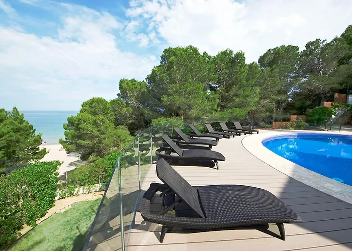 Cui Bono Villa L'Ampolla